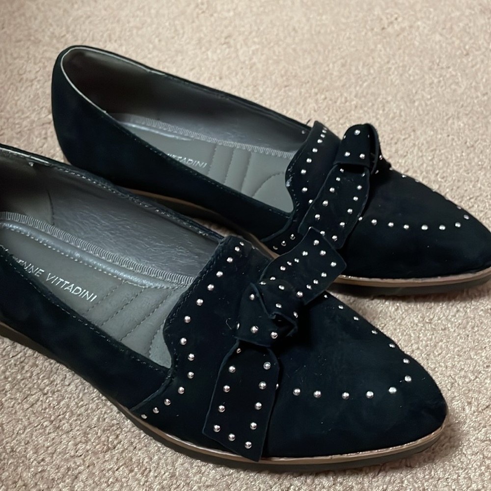 NWOT Adrienne Vittadini Suede Flats with Studded Bow - Picture 3 of 7